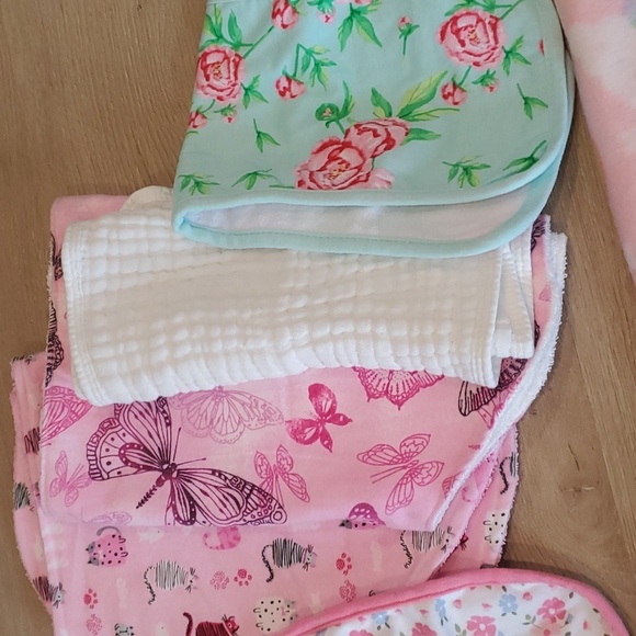 Mixed lot of bibs, burp cloths, lovey toys, hooded towel, and fleece blanket. - Picture 4 of 6